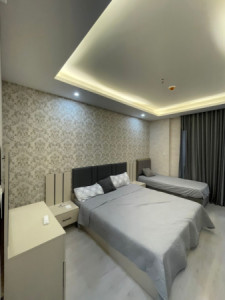 Modern One-Bedroom Apartment Resim 3