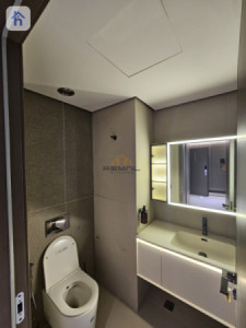 Spacious apartment with stunning views Image 7