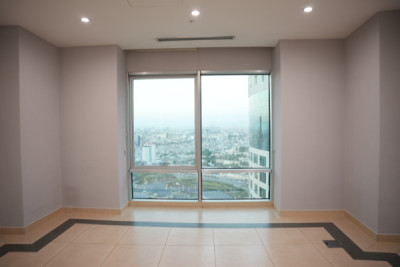 Modern office in prime location image 8