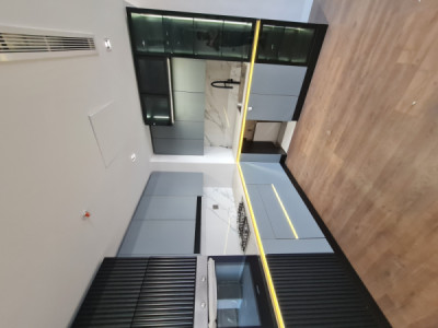 Modern apartment in prime location image 5