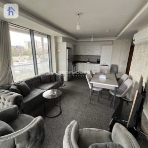 Elegant 2-Bedroom Apartment with Amenities image 1