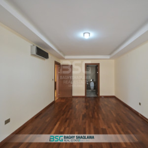 Modern 5-Bedroom Apartment Image 11