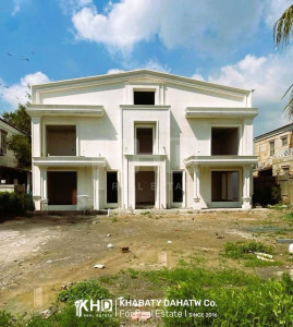 Three Floor House image 1