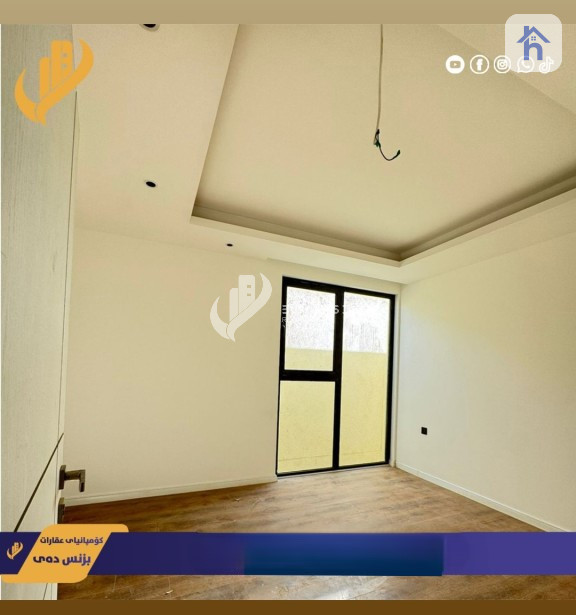 Home with 5 Bedrooms Image 2