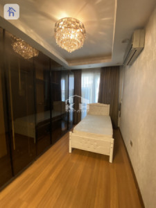 Modern Apartment Image 6