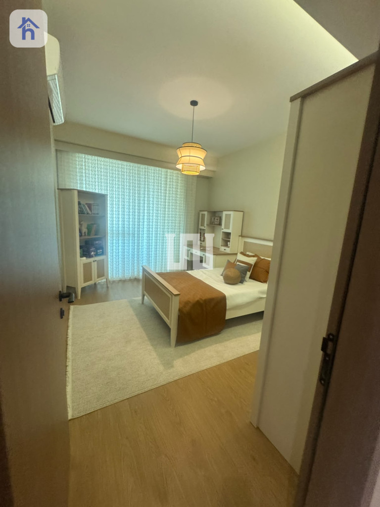 Luxurious 3-Bedroom Apartment Image 10