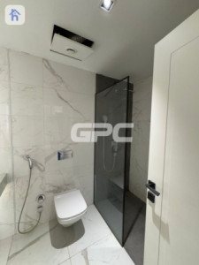 Modern Apartment with City View Image 7