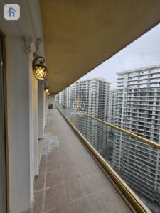 Spacious Apartment in Roya Tower image 8
