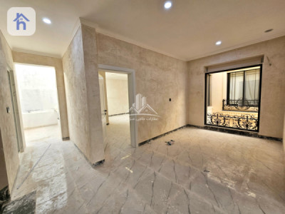 Luxurious 4-Bedroom House Image 13