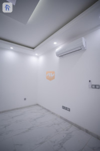 Modern 5-bedroom house for rent image 12