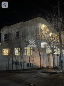 Three Floor House image 3