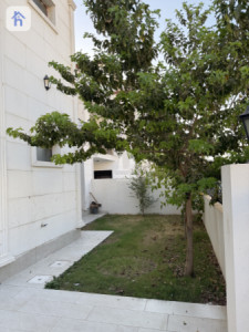 Spacious House with 4 Bedrooms image 6