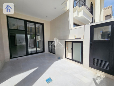 Modern House with 4 Bedrooms Image 3