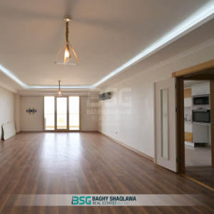 Modern Apartment in Prime Location Image 4