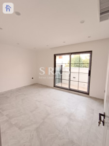 Spacious Family Home with Multiple Rooms Resim 9