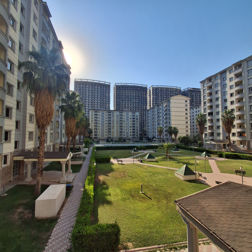 Cozy 3-bedroom apartment in Empire Royal Image 2