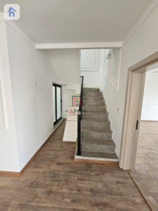 Family House with 4 Bedrooms Image 10