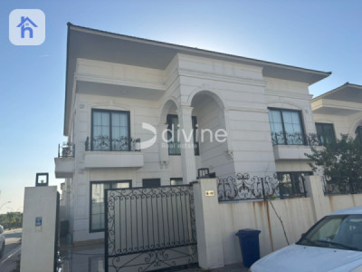 Modern and Elegant House for Sale Image 3