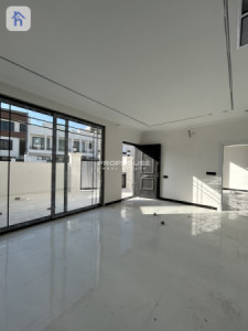 Spacious 4-Bedroom House in Hawlery Nwe Resim 3