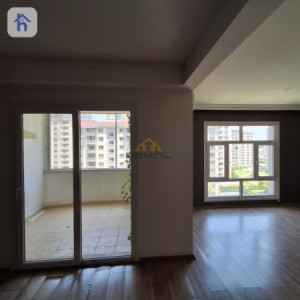 Cozy 3-Bedroom Apartment image 6