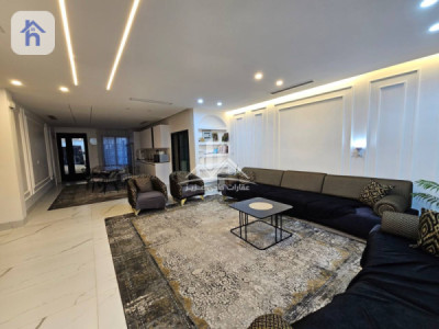 Modern House with Multiple Rooms Resim 9