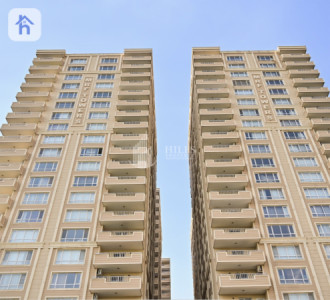 Elegant 3-Bed Apartment in Prime Location image 1