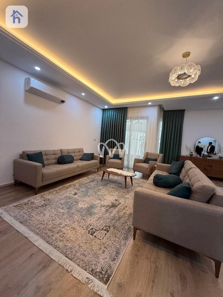 Spacious Home with 5 Bedrooms Resim 5