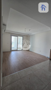 شقة أنيقة مع صالة واسعة صورة 3