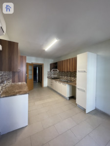 High-Floor Apartment with Spacious Rooms Image 3