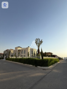 Luxurious Villa with Multiple Rooms image 4