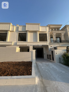 Square House image 1