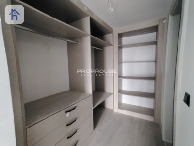 Modern Apartment in Prime Location Image 6