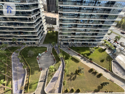 Modern Studio Apartment with Great Views Image 6