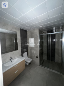 Modern 2-Bedroom Apartment in Empire Square Resim 8