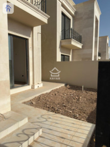 Modern 4-Bedroom House in Mountain View Image 4