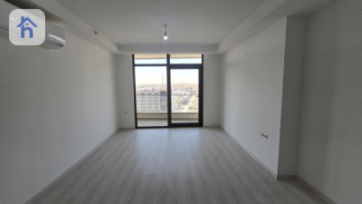 Luxurious 10th Floor Apartment Image 5