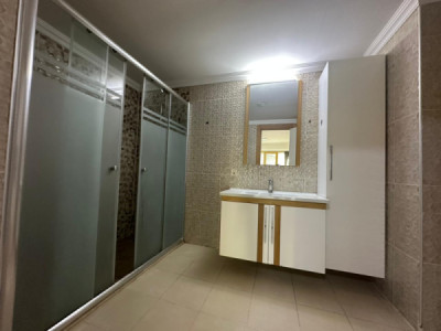 Modern Apartment in Roya Tower Image 7
