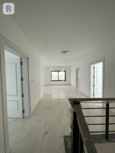 Elegant Residence for Sale Image 9