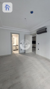 شوقەیەکی مۆدێرن یەک ژووری نوستن لە ڕامی تاوەر وێنە 7