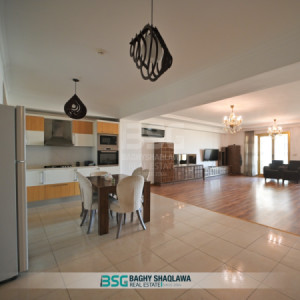 Spacious Apartment with Stunning Views Image 3