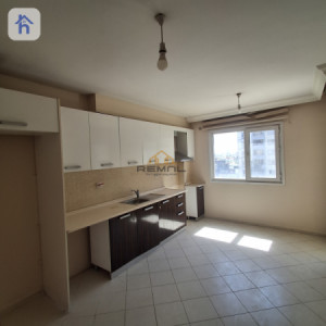 Modern Spacious Apartment in Prime Location image 4