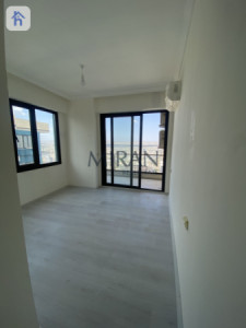 Elegant Apartment with 2 Bedrooms Image 3