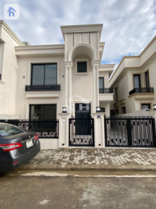 Modern House with Multiple Bedrooms image 1