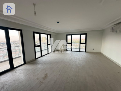 Spacious 4-Bedroom Apartment with Views image 8