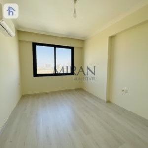 Modern One-Bedroom Apartment Image 3