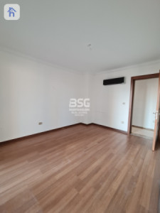 شوقەیەکی مۆدێرن بۆ ٣ ژووری نوستن لەگەڵ دیمەنی باخچە وێنە 5