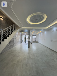 Modern 4 Bedroom House image 5
