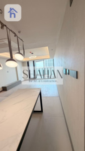 شوقەیەکی یەک ژووری نوستن لەگەڵ دیمەنێکی جوانەوە وێنە 4