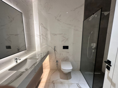 Modern 4 BR Apartment in Prime Location Image 19