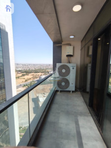 Modern 1 Bedroom in Sky Towers Image 16